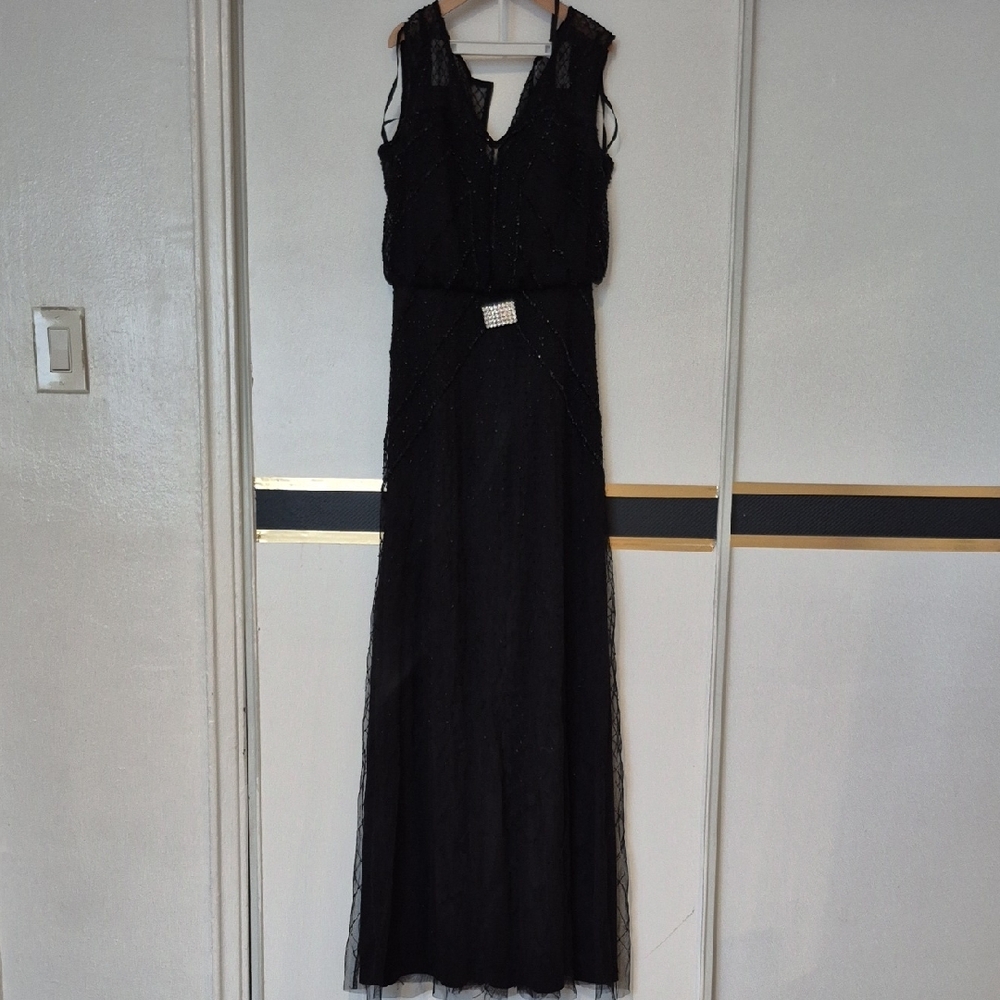 Aidan Mattox Black Sleeveless V-Neck Maxi Gown
